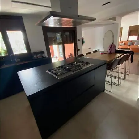 Amazing Luxury Bbq Jacuzzi Y Pool Cabrils